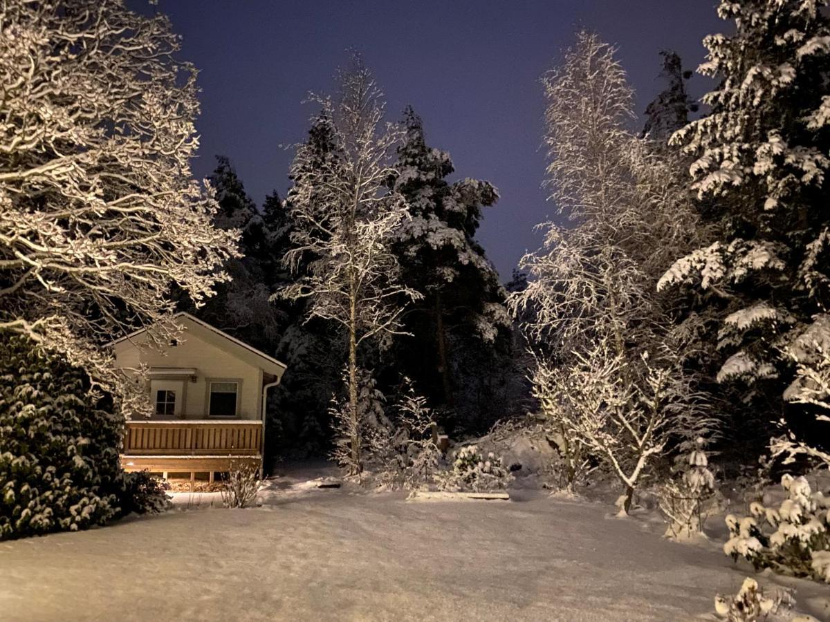 Stuga I Naturskoent Omrade Pa Vaestra Tjoern Saby Εξωτερικό φωτογραφία